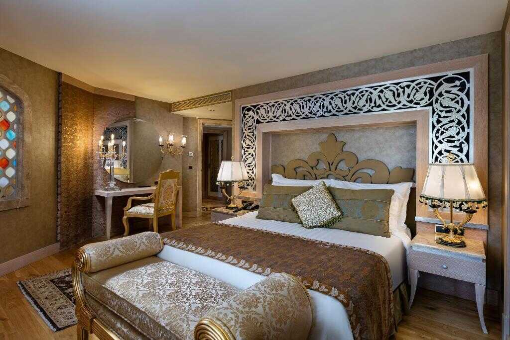 هتل Titanic mardan palace